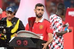 Chi tiết chiếc cup Man Utd bỏ quên ở Thái Lan