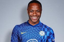 Sterling tuyên bố chia tay Man City