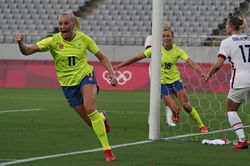 Soi kèo nhà cái Nữ Thụy Điển vs Thụy Sĩ. Nhận định, dự đoán bóng đá nữ EURO 2022 (23h00, 13/7)