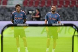 Luke Shaw tinh quái chê trách các ông thầy cũ nhằm khen ngợi Ten Hag