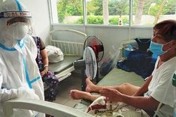 Bệnh nhân COVID-19 nặng một năm trước: 'Ngỡ trở về là bình tro cốt nhưng hồi sinh nhờ thầy thuốc'
