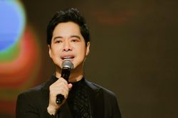 Ngọc Sơn khóc nghẹn khi thu MV 'Mất mẹ'