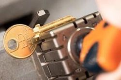 Bé trai ở TP.HCM nuốt nhầm chìa khóa