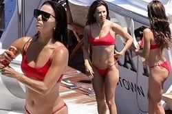 Eva Longoria khoe body săn chắc, khỏe khoắn với bikini ở tuổi 47