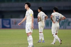 Pha hỏng ăn khó tin trước khung thành trống khiến Thái Lan thua Lào