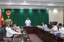 Đại biểu HĐND tỉnh thảo luận tại tổ