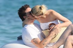 Brooklyn Beckham và Nicola Peltz lãng mạn tại Pháp