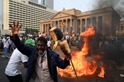 Sri Lanka khánh kiệt sau một quyết sách sai trái