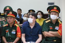 Luật sư tiết lộ cựu đại tá Biên phòng bị cáo buộc nhận hối lộ từng bị tạt a xít trả thù