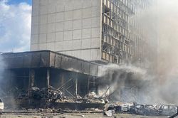 Ukraine tố Nga tấn công tên lửa, ông Putin ký sắc lệnh đặc biệt