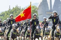 Ngắm dàn mô tô 'khủng' cùng CSCĐ kỵ binh diễu hành