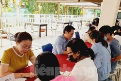 TPHCM: Phụ huynh, học sinh lớp 10 'đau đầu' chọn lựa môn học