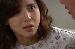 Mới đẻ mổ xong tôi đã bị bắt rửa cả chậu bát, mẹ tôi làm điều này khiến mẹ chồng xanh mặt