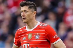 Lewandowski hy sinh thu nhập để đến Barca