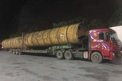 Ô tô chở hàng quá khổ gần 7m, dùng giấy phép giả hòng 'qua mắt' CSGT