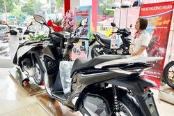 Loạn giá xe máy trên thị trường: Người tiêu dùng chịu thiệt