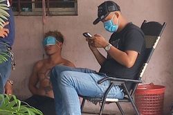 Kề dao vào cổ nhân viên cây xăng để cướp tiền