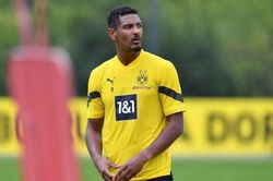 Tiền đạo tân binh của Dortmund bị phát hiện mắc ung thư