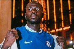 Benitez cảnh báo Chelsea về Koulibaly