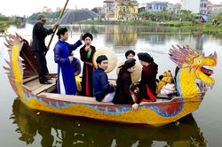 Cùng nghe khăn đội đầu 'kể chuyện' (kỳ 1): Tại sao lại là 'khăn mỏ quạ'?