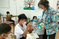 Bà giáo Đất mũi hết lòng với lớp học tình thương