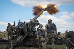 Ukraine giữ vững thành phố ở Donetsk, EU cấm vận ngân hàng lớn nhất Nga