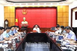 Hội nghị nghe báo cáo việc bảo đảm trang thiết bị, vật tư y tế, hóa chất, thuốc chữa bệnh phục vụ công tác khám, chữa bệnh cho nhân dân