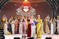 Hoa hậu thiện nguyện Lan Trinh gợi cảm ngồi ghế nóng chấm thi Hoa hậu doanh nhân Việt Nam 2022