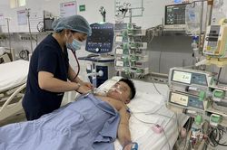 Hơn 2.600 người mắc cúm 'trái mùa', nhiều ca suy hô hấp nhập viện điều trị