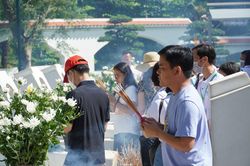 Tháng 7 rưng rưng bên '10 đóa hoa Đồng Lộc'