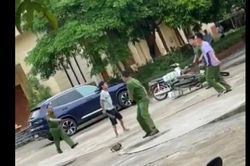 Xôn xao clip người đàn ông cầm dao đuổi chém công an tại Tuyên Quang