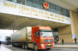 Xuất nhập khẩu qua cửa khẩu Lào Cai đạt hơn 1 tỷ USD