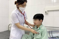 Nhiều trẻ bỗng rậm lông, phù mặt vì dùng thuốc corticoid liên tục