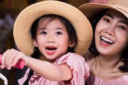 Con gái Mai Phương càng lớn càng giống mẹ, được bảo mẫu chăm chút, phát triển năng khiếu nghệ thuật