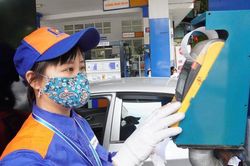 Giá xăng tiếp tục giảm mạnh về mức hơn 25.000 đồng/lít