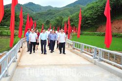 Gắn biển tên cầu Đồng Bình và cầu Vực Vại 1