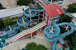 Cảnh hoang tàn tại công viên nước nổi tiếng một thời ở TP.HCM
