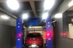 Mất 4 phút rửa xe ô tô thông minh tại SCTECH