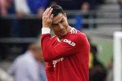 Atletico khăng khăng từ chối, siêu cò Mendes vẫn nài nỉ, xui đuổi người để lấy chỗ cho Ronaldo
