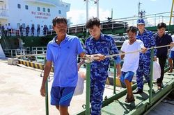 Thêm 5 ngư dân trên tàu cá Bình Thuận gặp nạn được cứu sống kỳ diệu