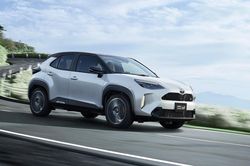 SUV cỡ nhỏ của Toyota có thêm phiên bản GR Sport cực chất, giá siêu rẻ