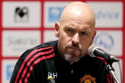 HLV Erik ten Hag không chờ Ronaldo, muốn mua thêm tiền đạo