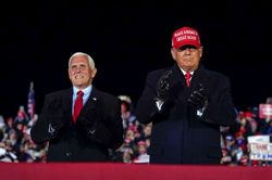 Ông Trump 'chạm trán' cựu phó tướng tại Arizona