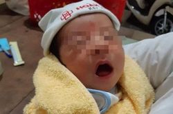 Hà Tĩnh: Bé trai khoảng 10 ngày tuổi bị bỏ lại trước cổng chùa