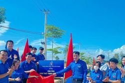 Đoàn công tác TƯ Đoàn tri ân Tháng 7 tại Quảng Bình