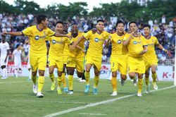Thắng đậm Hải Phòng, HLV SLNA nói gì?