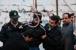 Iran lần đầu treo cổ thị chúng sau 2 năm