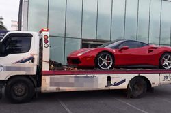 Công an được đề nghị vào cuộc vụ xe Ferrari tông gốc cây