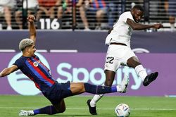 Trực tiếp bóng đá Real Madrid 0-1 Barcelona: Siêu phẩm của Raphinha