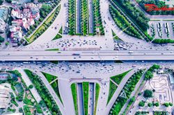 Hà Nội: Người dân bất ngờ trước vẻ đẹp xanh mát tại hầm chui Trung Hòa